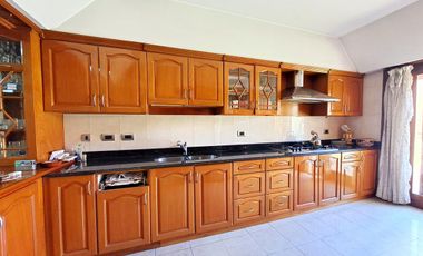 CASA 5 AMBIENTES 390 M2  GARAGE JARDÍN QUINCHO LANUS OESTE