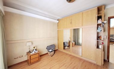 CASA 5 AMBIENTES 390 M2  GARAGE JARDÍN QUINCHO LANUS OESTE