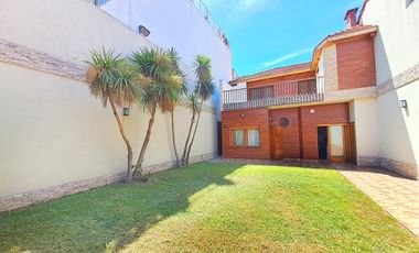 CASA 5 AMBIENTES 390 M2  GARAGE JARDÍN QUINCHO LANUS OESTE