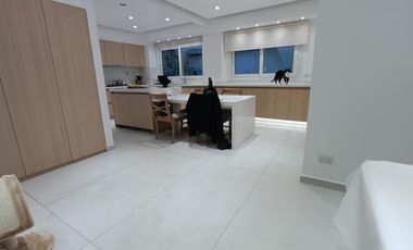 Piso en ALQUILER Torre Arenales y 9 Julio  REFACCIONADO TOTALMENTE amoblado exquisito cochera Vigil