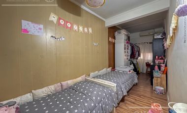 Casa en Venta de 3 ambientes en Bernal con amplio Jardin