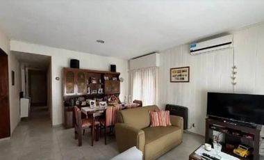 Casa en venta - 3 Dormitorios 1 Baño - Necochea