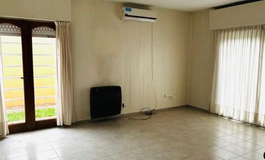 Casa en venta - 3 Dormitorios 1 Baño - Necochea