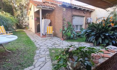 Dos Casas con Gran Potencial en Lote de 300 m² en el Corazón de Vicente López- En Venta