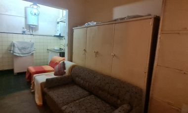 Dos Casas con Gran Potencial en Lote de 300 m² en el Corazón de Vicente López- En Venta