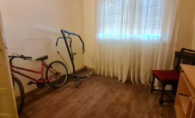 Dos Casas con Gran Potencial en Lote de 300 m² en el Corazón de Vicente López- En Venta