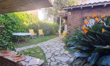 Dos Casas con Gran Potencial en Lote de 300 m² en el Corazón de Vicente López- En Venta