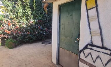 Dos Casas con Gran Potencial en Lote de 300 m² en el Corazón de Vicente López- En Venta