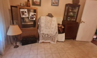 Dos Casas con Gran Potencial en Lote de 300 m² en el Corazón de Vicente López- En Venta