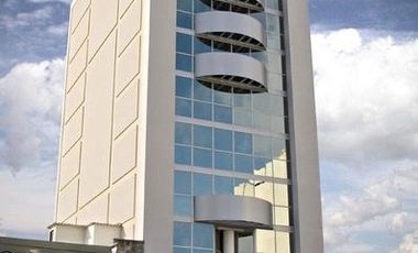 Oficina al contrafrente con cochera cubierta CON RENTA