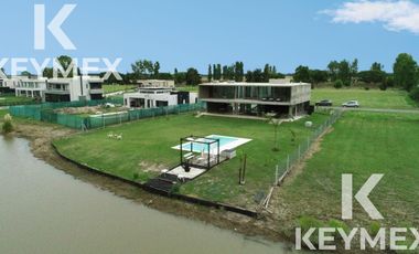 Casa en Area 60 La Victoria