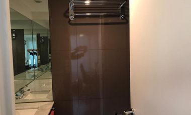 Departamento 3 ambientes en complejo de categoría. Cochera. Baulera. Terraza propia. - Olivos