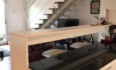 Departamento 3 ambientes en complejo de categoría. Cochera. Baulera. Terraza propia. - Olivos