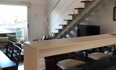 Departamento 3 ambientes en complejo de categoría. Cochera. Baulera. Terraza propia. - Olivos