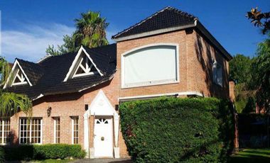 Casa a la venta  en country Banco Provincia