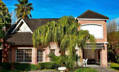 Casa a la venta  en country Banco Provincia