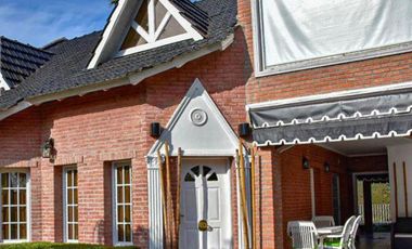 Casa a la venta  en country Banco Provincia