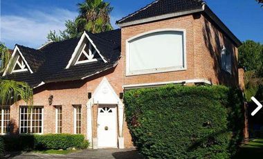 Casa a la venta  en country Banco Provincia