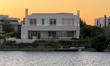 Muy Linda Casa en Virazon Alquiler.