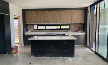 Casa a la laguna-Barrio San Matías, Escobar- 4 dormitorios