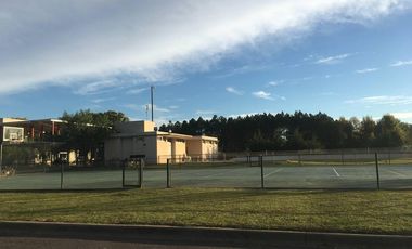 Casa a la laguna-Barrio San Matías, Escobar- 4 dormitorios