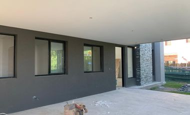 Casa a la laguna-Barrio San Matías, Escobar- 4 dormitorios