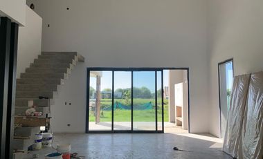 Casa a la laguna-Barrio San Matías, Escobar- 4 dormitorios