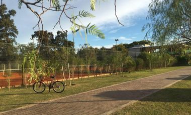 Casa a la laguna-Barrio San Matías, Escobar- 4 dormitorios