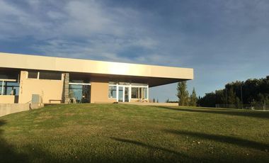 Casa a la laguna-Barrio San Matías, Escobar- 4 dormitorios