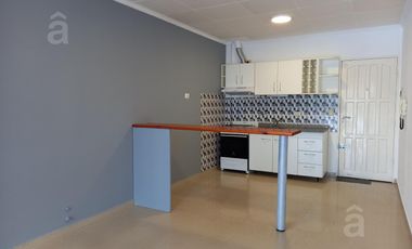 Alquiler en Villa Ballester- Dos Ambientes con Cochera-Muy luminoso.