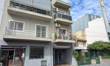 Alquiler en Villa Ballester- Dos Ambientes con Cochera-Muy luminoso.