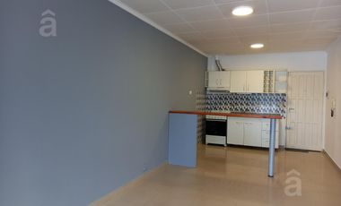 Alquiler en Villa Ballester- Dos Ambientes con Cochera-Muy luminoso.