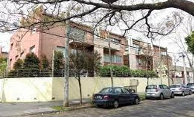 Departamento 3 ambientes en complejo de categoría. Cochera. Baulera. Terraza propia. - Olivos