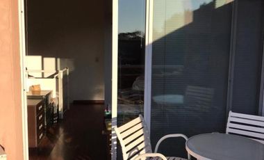 Departamento 3 ambientes en complejo de categoría. Cochera. Baulera. Terraza propia. - Olivos