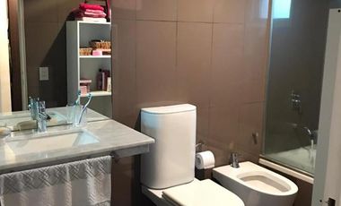 Departamento 3 ambientes en complejo de categoría. Cochera. Baulera. Terraza propia. - Olivos