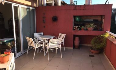 Departamento 3 ambientes en complejo de categoría. Cochera. Baulera. Terraza propia. - Olivos