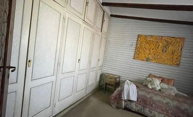 Casa en  venta de 4 ambientes con dos locales - Villa Dominico