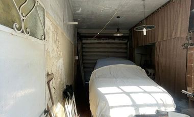 Casa en  venta de 4 ambientes con dos locales - Villa Dominico