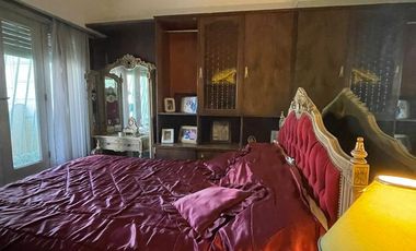 Casa en  venta de 4 ambientes con dos locales - Villa Dominico