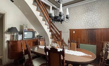 Casa en  venta de 4 ambientes con dos locales - Villa Dominico