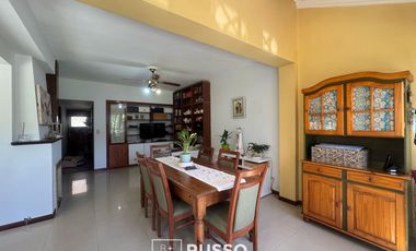 VENTA CASA, GRAN JARDIN/QUINCHO, EN EL CORAZON FLORIDA M