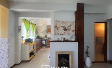 VENTA CASA, GRAN JARDIN/QUINCHO, EN EL CORAZON FLORIDA M