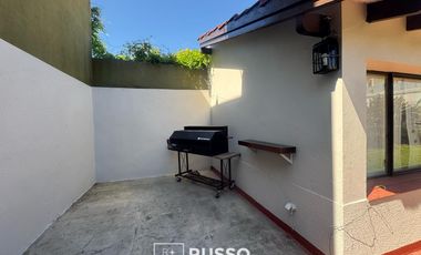 VENTA CASA, GRAN JARDIN/QUINCHO, EN EL CORAZON FLORIDA M