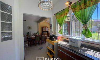 VENTA CASA, GRAN JARDIN/QUINCHO, EN EL CORAZON FLORIDA M