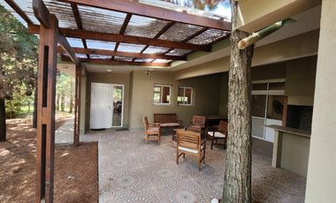 Casa en venta - 4 Dormitorios 2 Baños - Cocheras - 1000Mts2 - Residencial I