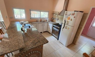 Casa en venta - 4 Dormitorios 2 Baños - Cocheras - 1000Mts2 - Residencial I