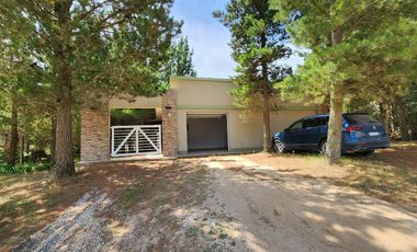 Casa en venta - 4 Dormitorios 2 Baños - Cocheras - 1000Mts2 - Residencial I