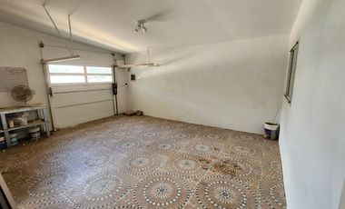 Casa en venta - 4 Dormitorios 2 Baños - Cocheras - 1000Mts2 - Residencial I