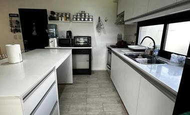 Casa en venta - 4 Dormitorios 2 Baños - Pilar