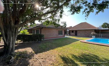 Casa en venta en Berazategui - 4 ambientes con pileta. APTO CREDITO!